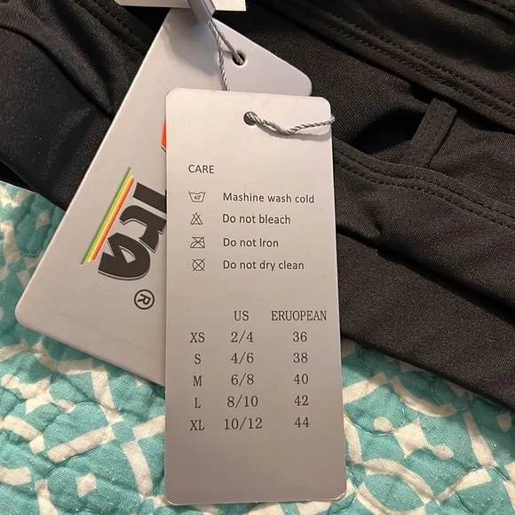 Yira medium 6/8 black sports bra dotted mesh front padded removable pads NWT - Picture 7 of 9